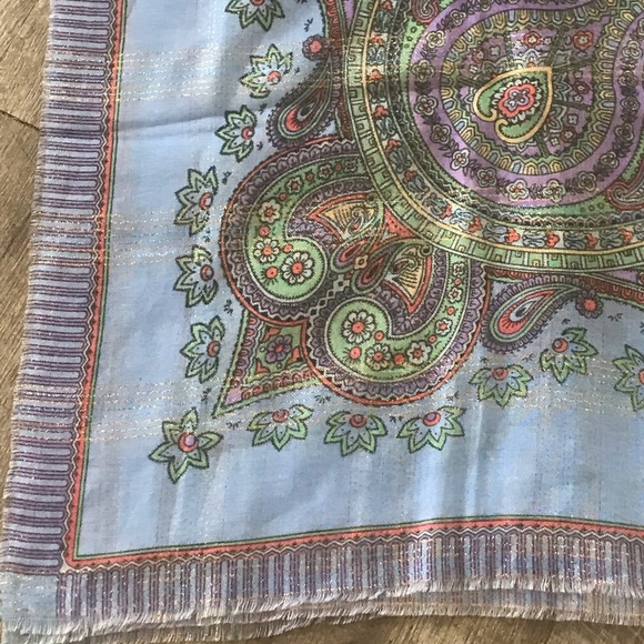 Large square scarf with gold threads 48x48” - Picture 2 of 4